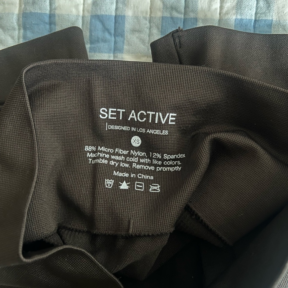Set active chocolate brown Ribbed Sports Bra and biker shorts Set - Picture 3 of 3